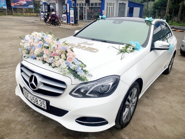Lựa chọn xe cưới ấn tượng để đánh dấu bước khởi đầu hoàn hảo trong cuộc sống