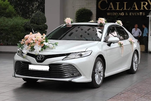 Thuê xe cưới Camry – Sự lựa chọn tinh tế cho lễ cưới trang trọng