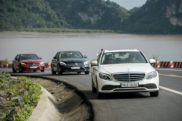 Thuê xe Mercedes C200 tự lái sang trọng, giá tốt, thủ tục nhanh gọn