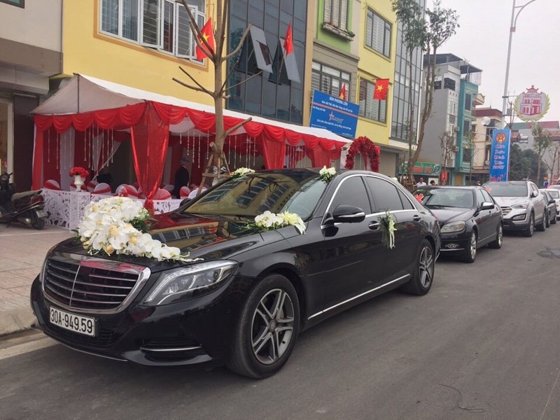 Trải nghiệm sự sang trọng với dịch vụ cho thuê Mercedes S500 cho ngày cưới