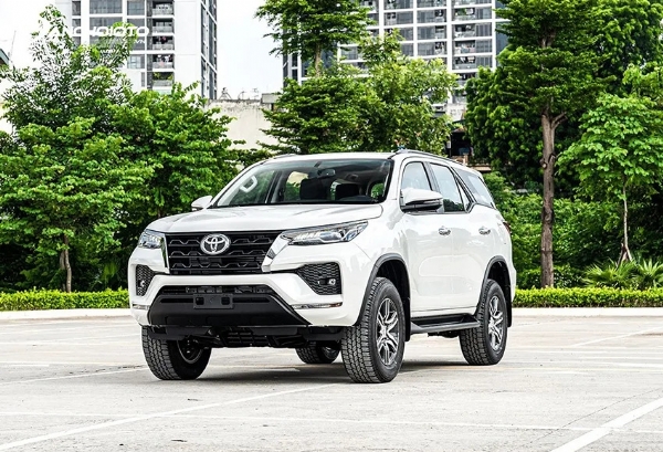 Trải nghiệm tự do trên từng cung đường với dịch vụ cho thuê Fortuner tự lái