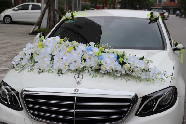Dịch vụ cho thuê xe hoa cưới màu trắng sang trọng và đẳng cấp