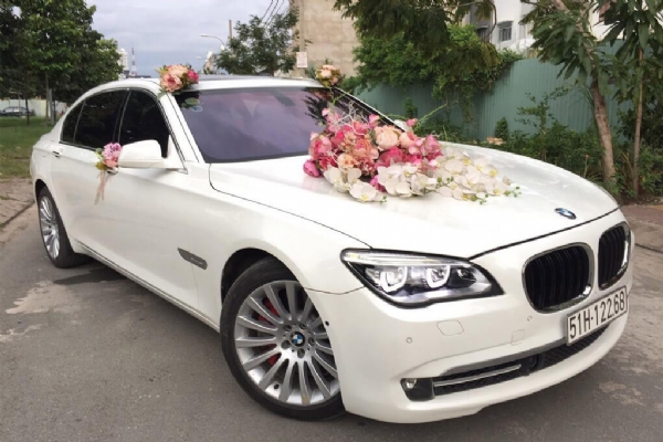Trải nghiệm ngày cưới đáng nhớ cùng xe hoa BMW sang trọng