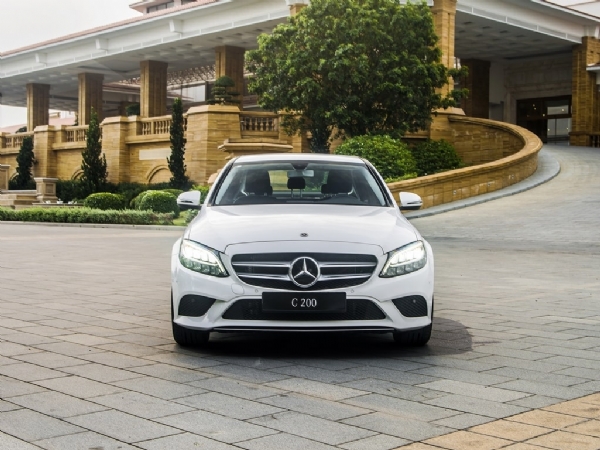 Hành trình đẳng cấp bắt đầu khi bạn tự tay cầm lái Mercedes C200