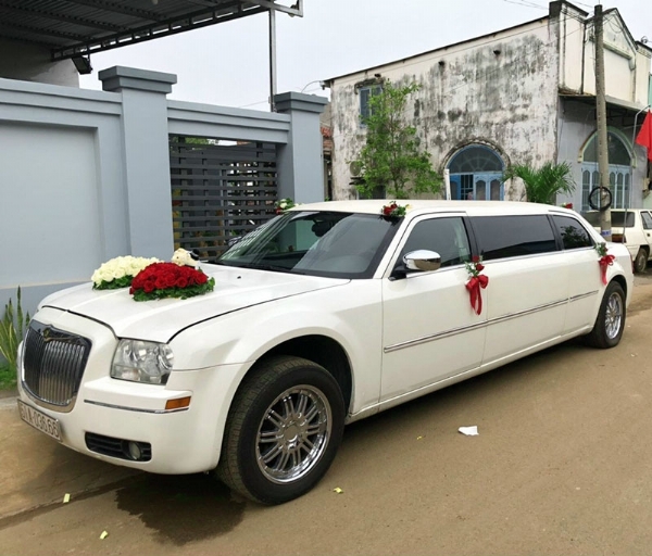 Dịch vụ thuê xe limousine đám cưới sang trọng, chuyên nghiệp và tiện nghi