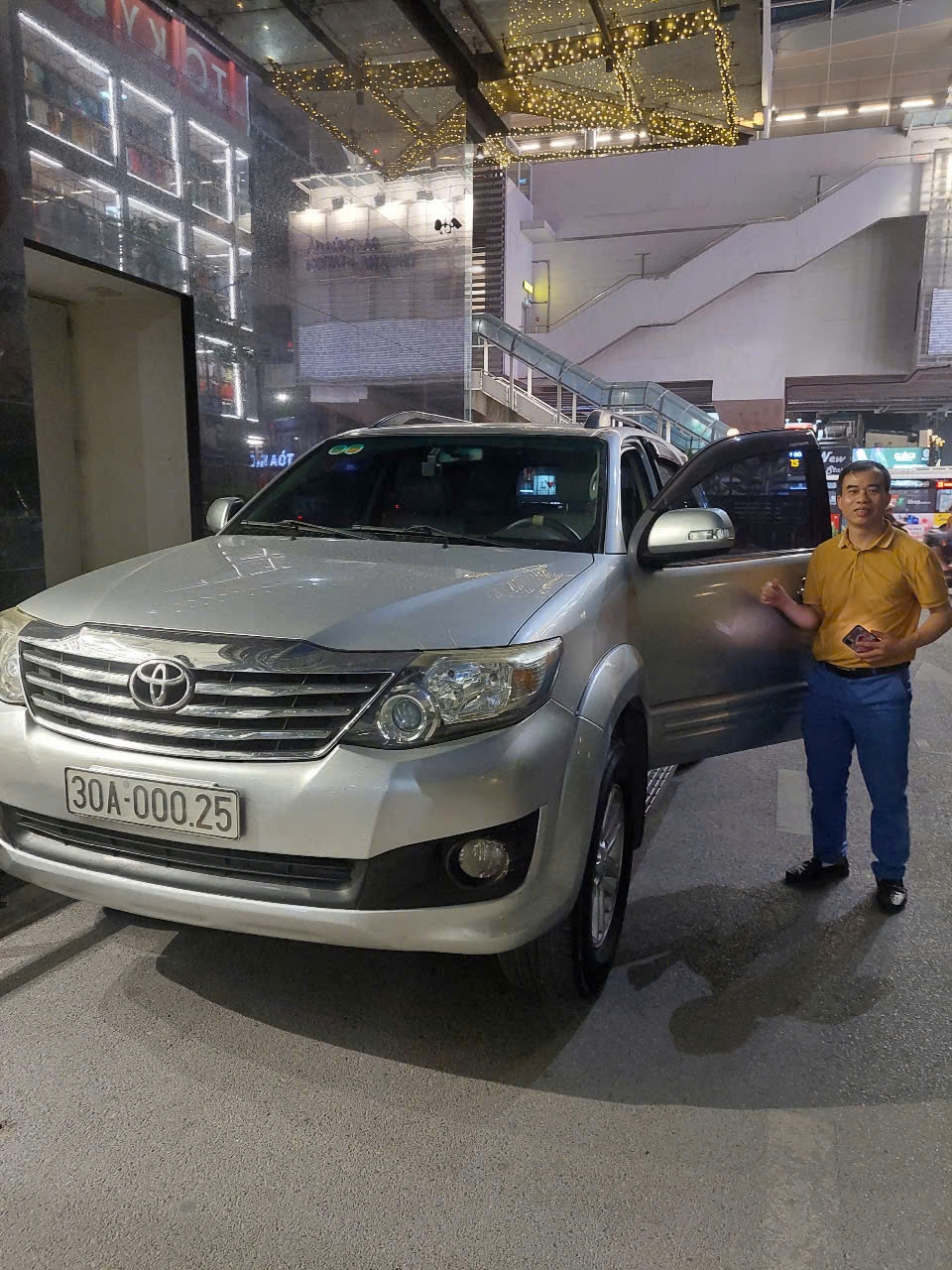  Cho thuê xe 4 chỗ Toyota Fortuner sang trọng, tiện nghi