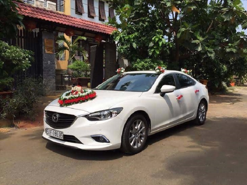 Các phong cách trang trí xe cưới Mazda 3 phổ biến hiện nay