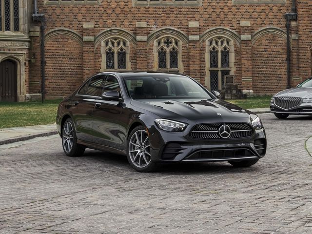 Lợi ích khi thuê xe Mercedes tự lái