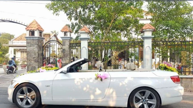 Lợi ích khi thuê xe mui trần cho đám cưới