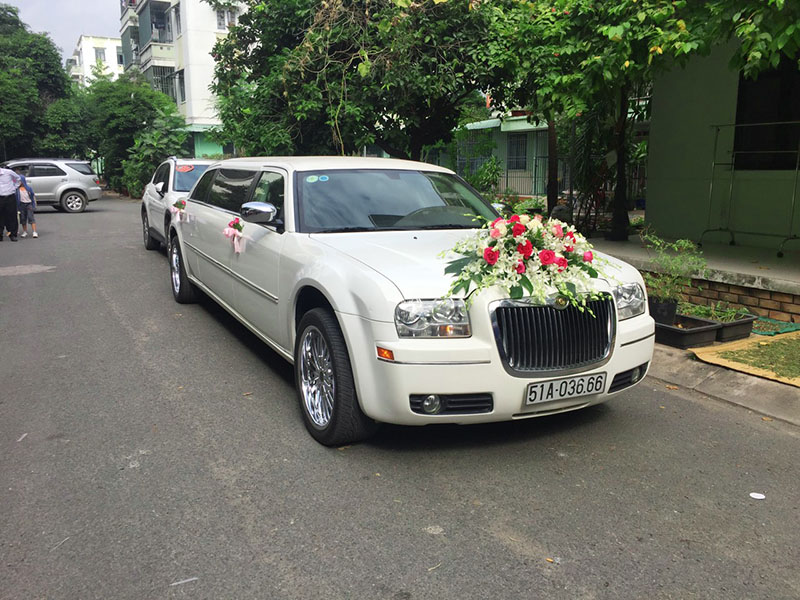 Lý do nên thuê xe cưới Limousine cho đám cưới 