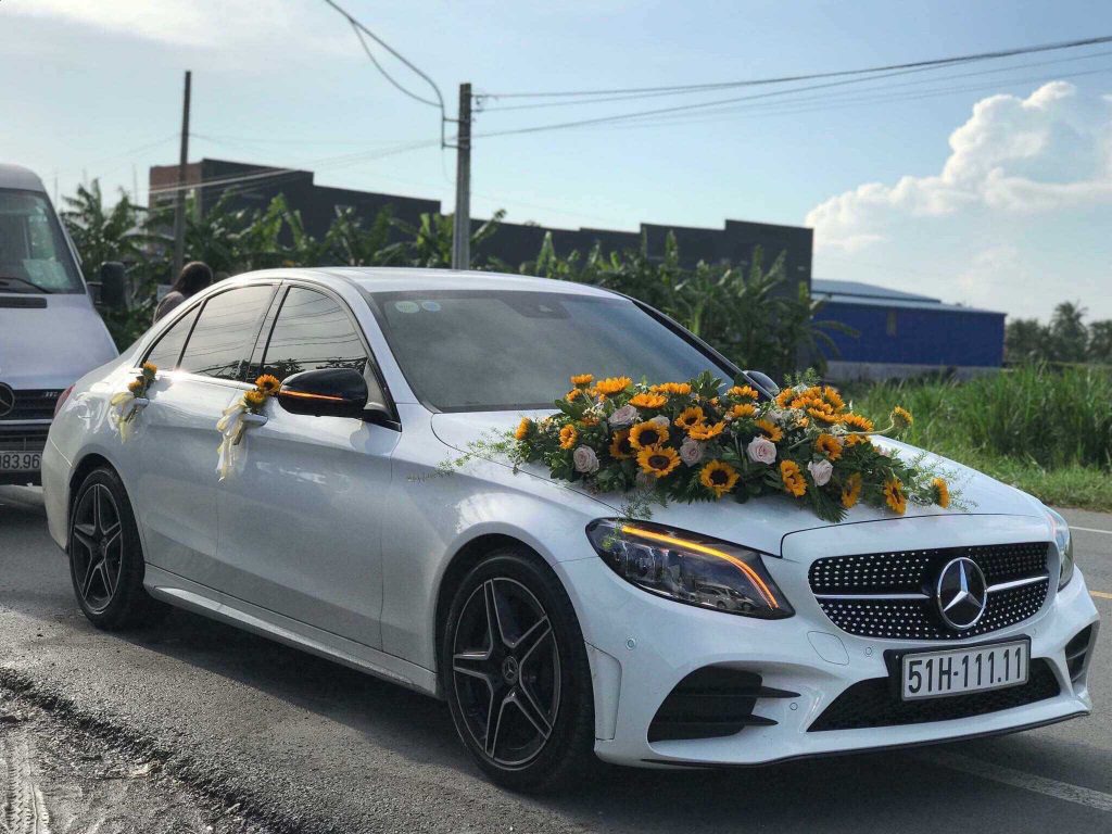 Một số lưu ý khi thuê Mercedes E300 làm xe cưới