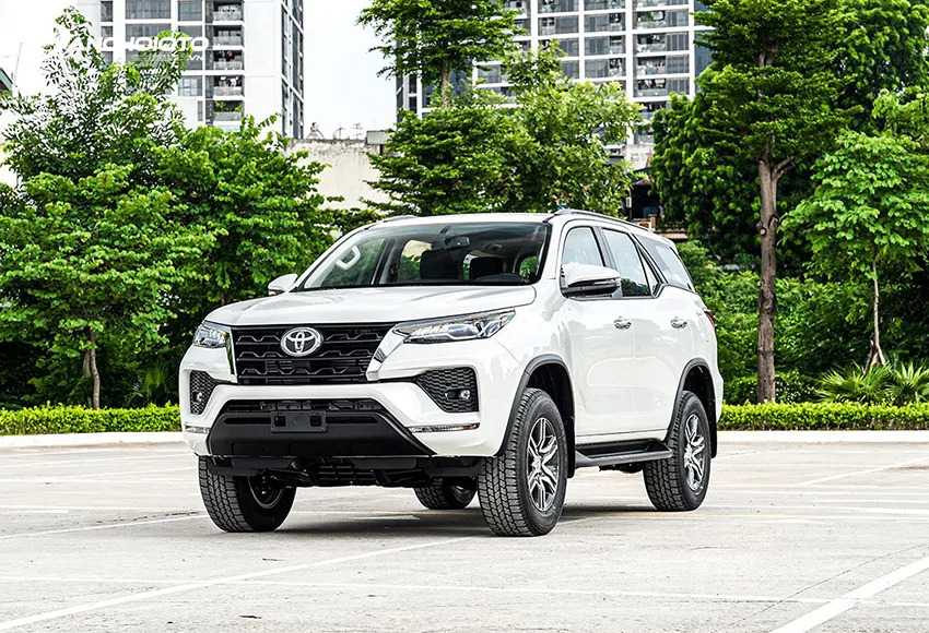 Nên thuê Fortuner tự lái ở đâu uy tín?