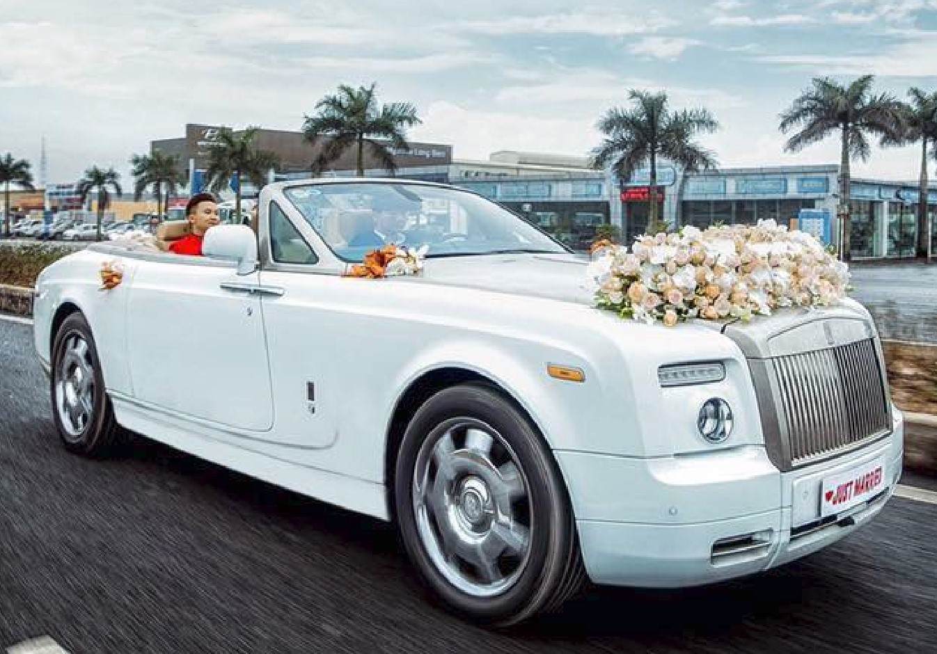 Những điều cần lưu ý khi thuê xe Rolls-Royce đám cưới