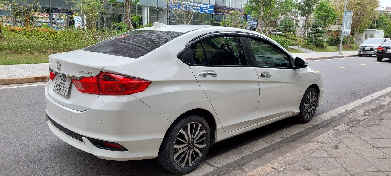 Những lưu ý quan trọng khi thuê xe tháng 4 chỗ