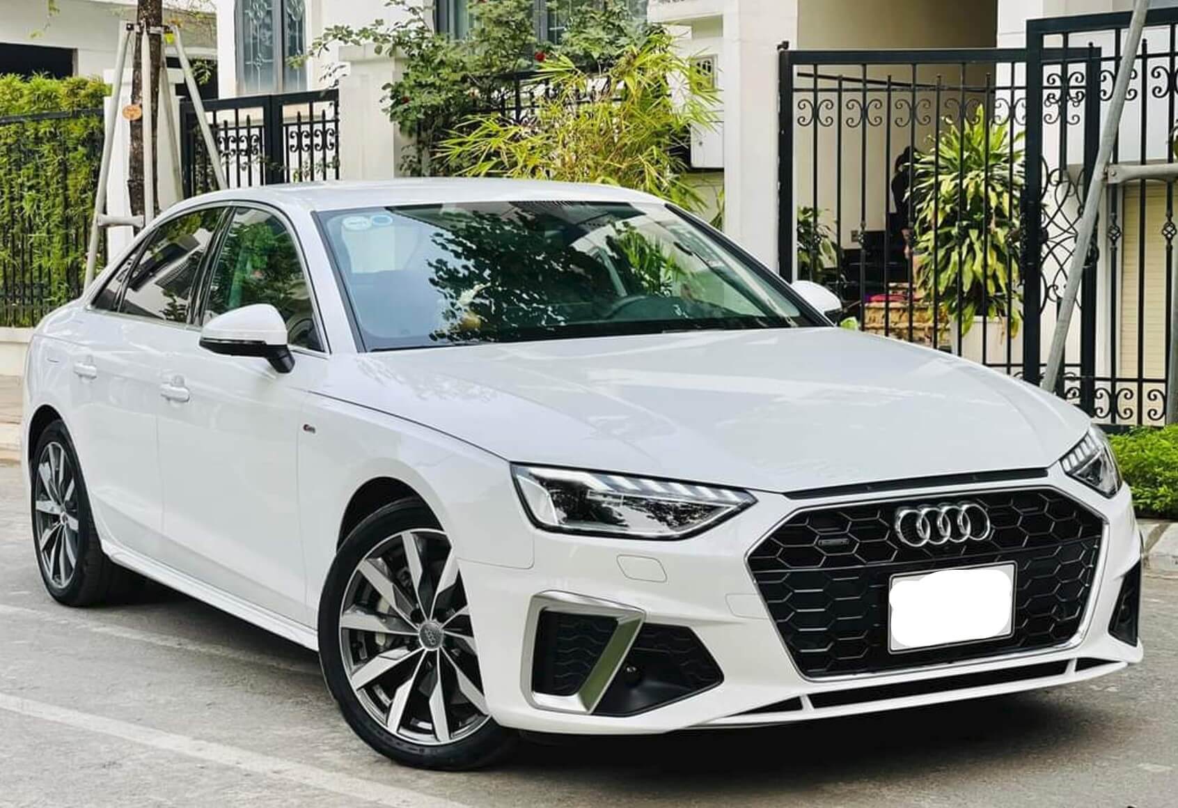 Tại sao nên chọn thuê xe Audi A4?
