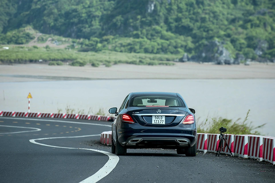 Ưu điểm khi thuê xe Mercedes C200 tự lái