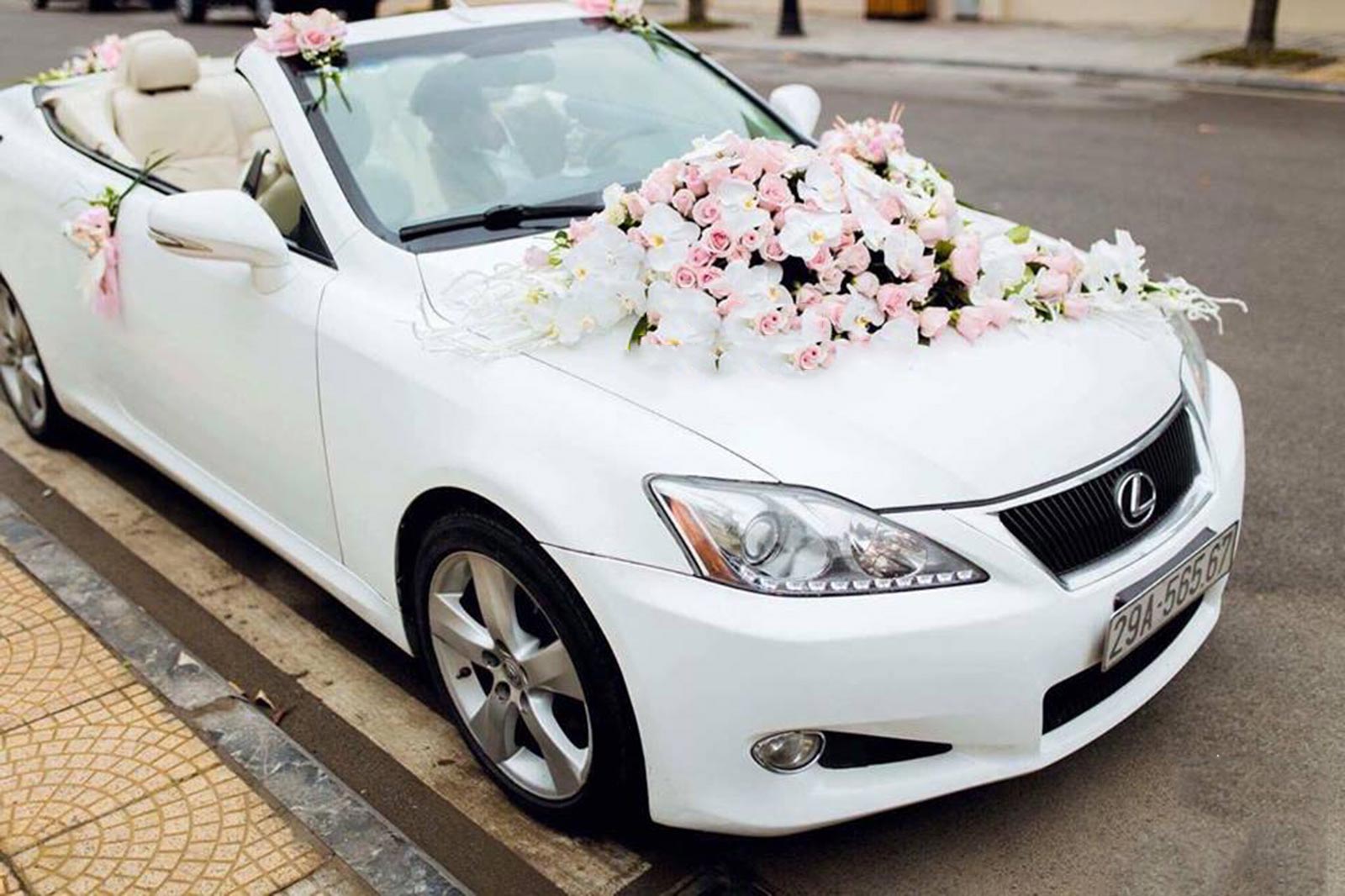 Ưu điểm khi thuê xe hoa cưới màu trắng từ đơn vị chuyên nghiệp