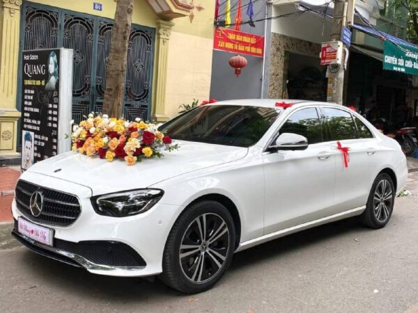 Vì sao nên chọn Mercedes C250 làm xe cưới?