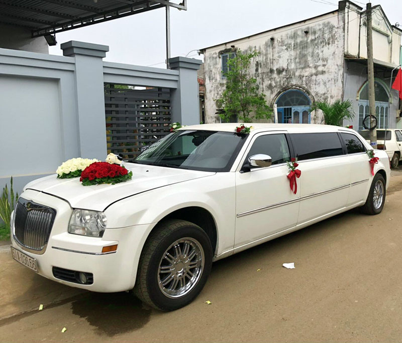 Xe limousine là gì ? Lý do nên chọn xe Limousine cho ngày cưới