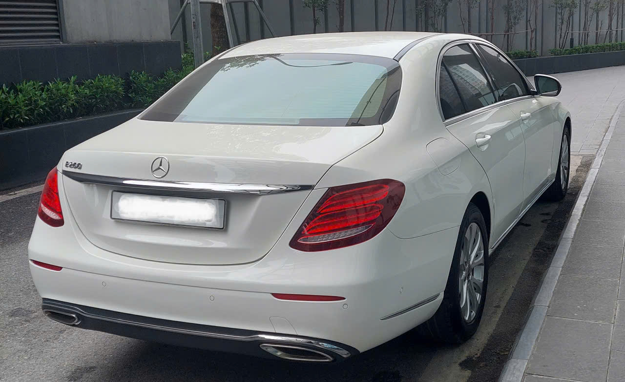 Cho thuê xe 4 chỗ Mercedes-Benz E 200 Exclusive hạng sang đẳng cấp